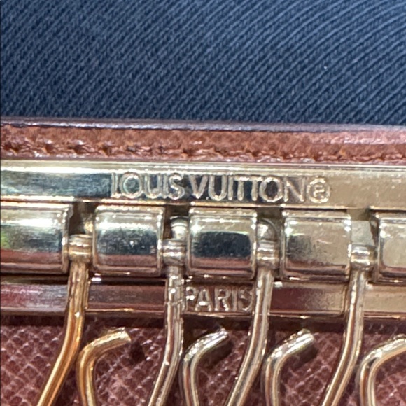 Authentic Key holder! Excellent condition!!!! - Picture 15 of 15